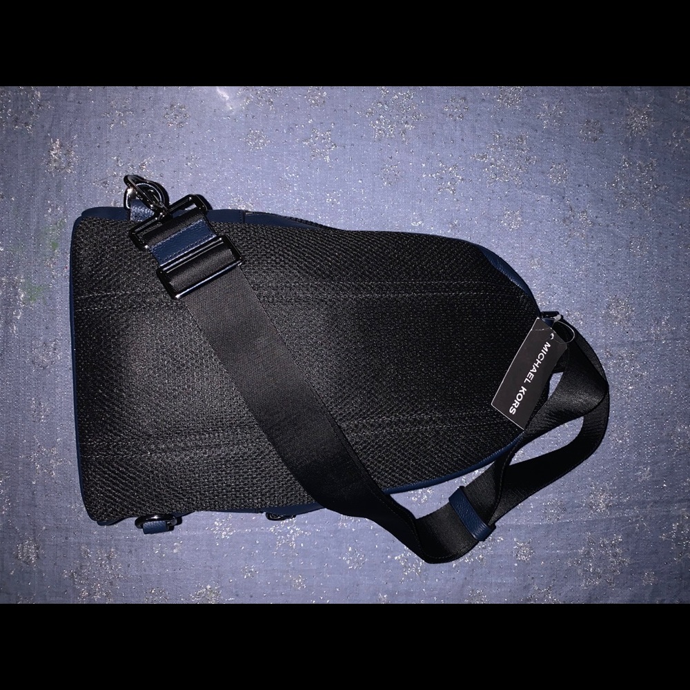 Michael Kors Men’s crossbody bag - Picture 2 of 4